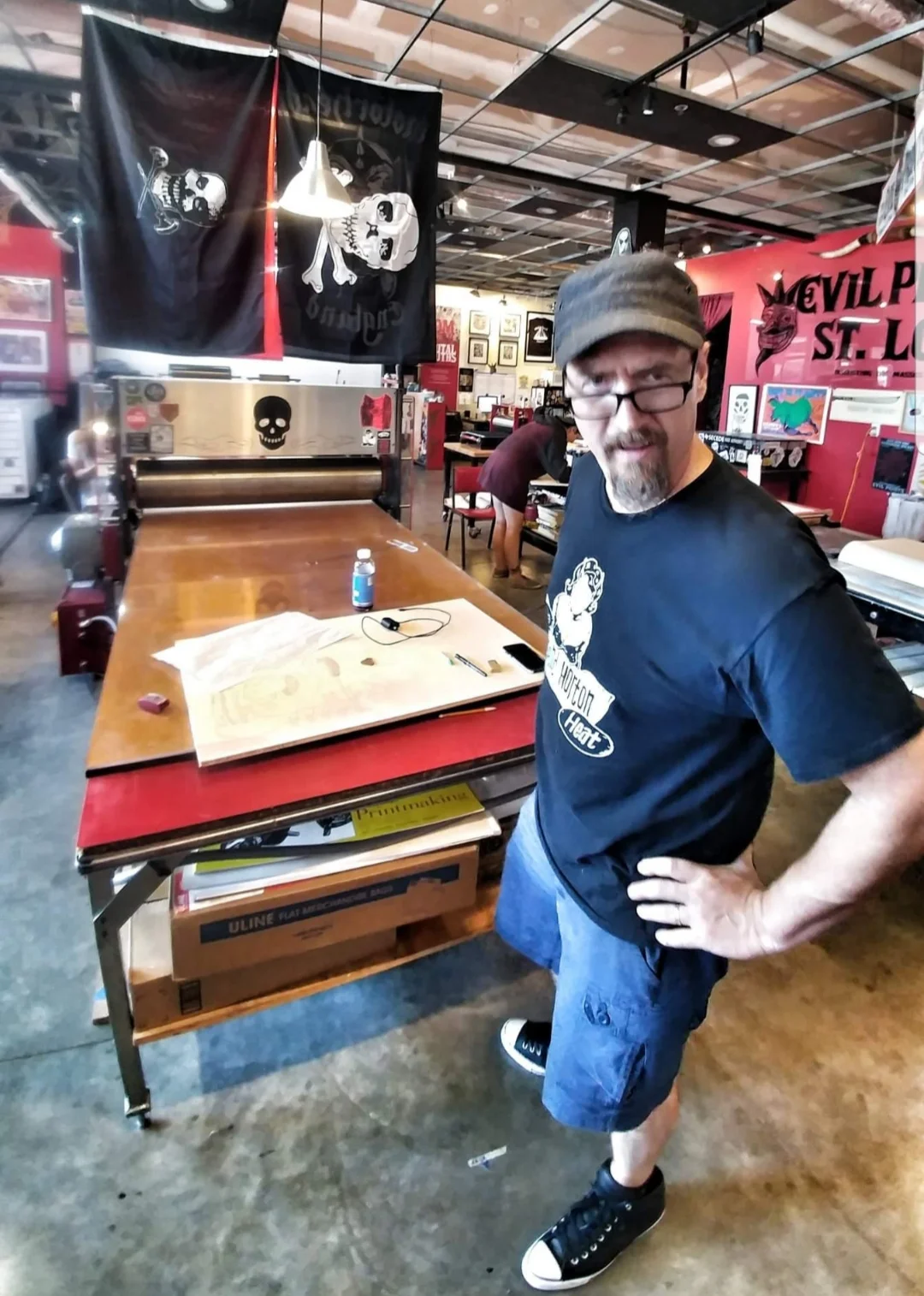 Here is a man ready to draw on the block. This would be my station (on the big press!) for the next several days. The gal in the background, Tricia, would later join me. Good thing too, as she is a carving wizard and taught me a few things. (Pic by Shannon Cousino)