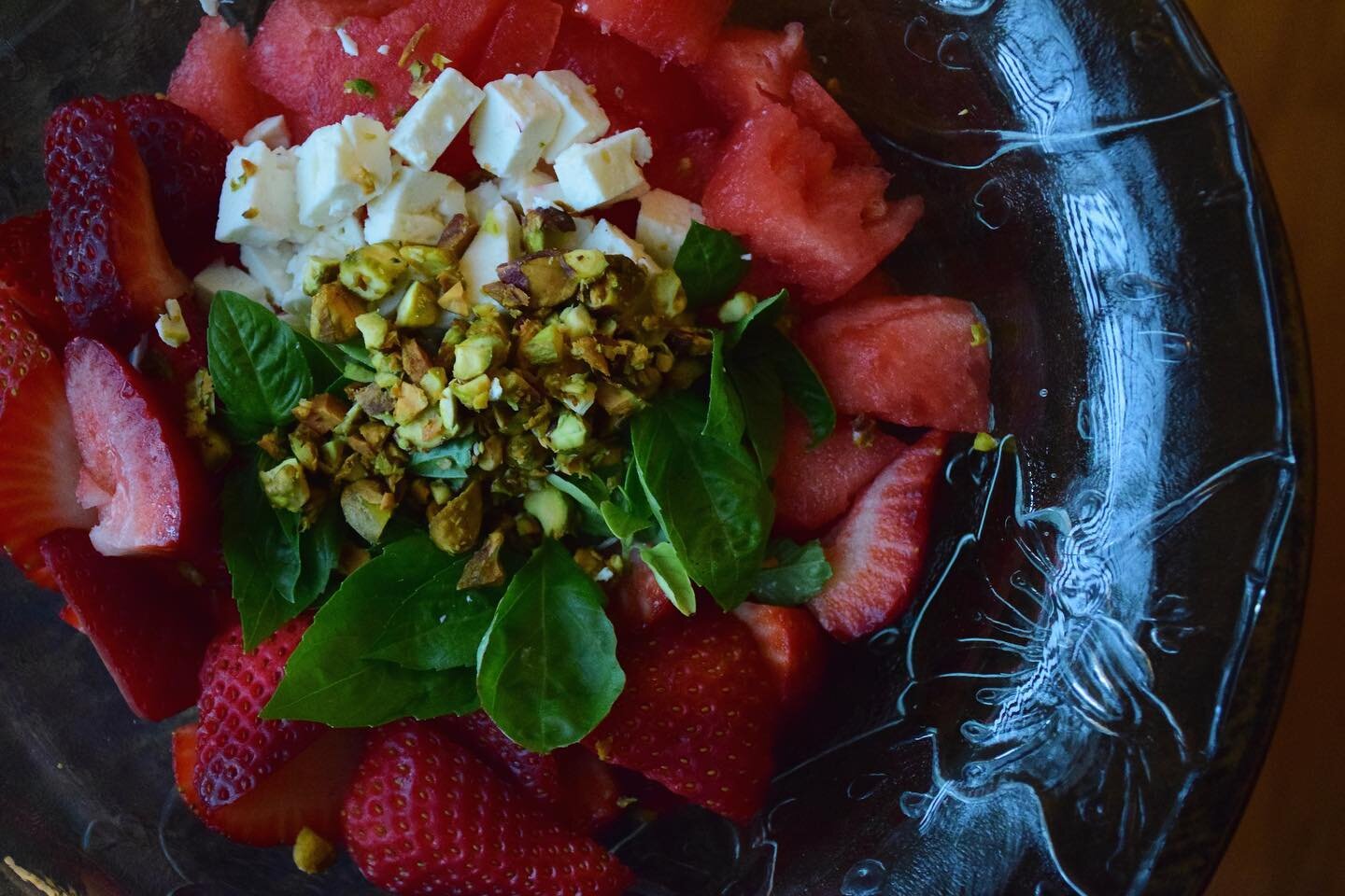 Since we have a few hot days left, this watermelon, strawberry, feta salad may be a nice treat to add into your week!  Cozy soups are up next 🥘 

Link to the recipe is in my bio 🌿