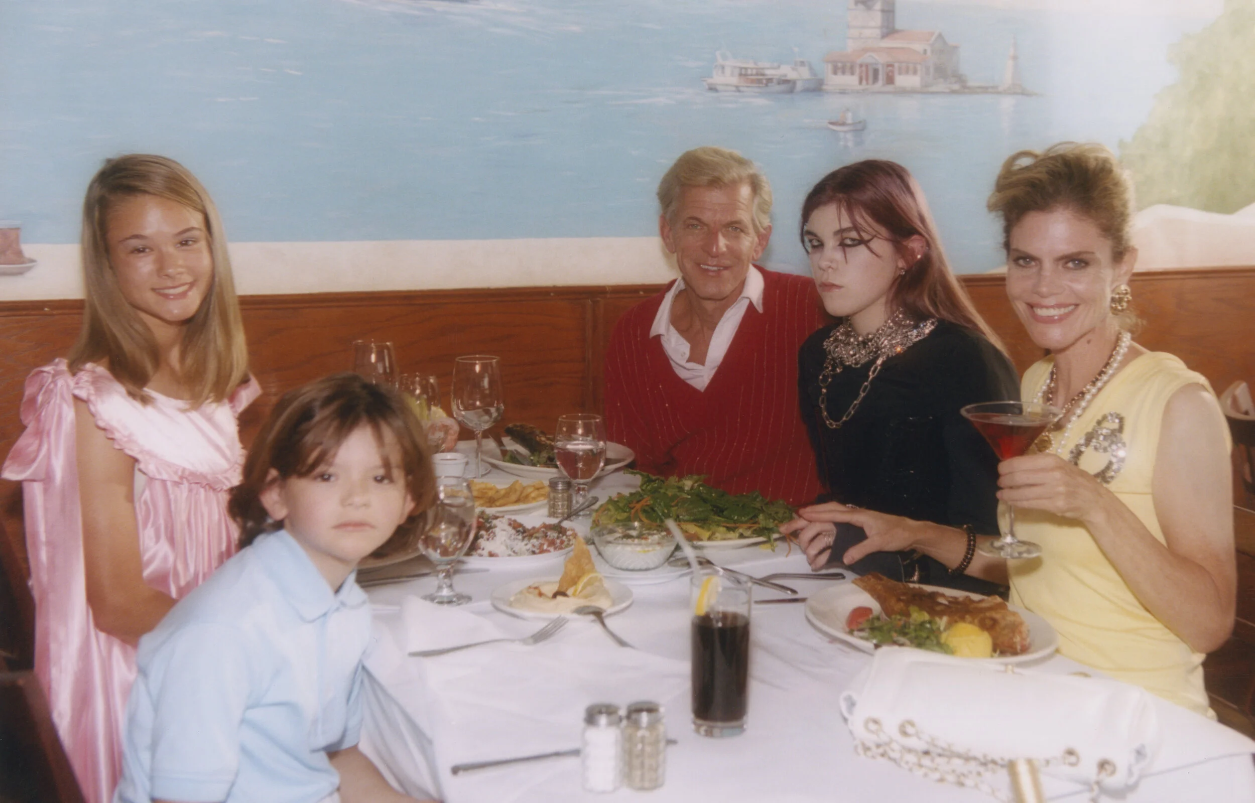 DOCUMENT_FAMILY_DINNER_4.jpg