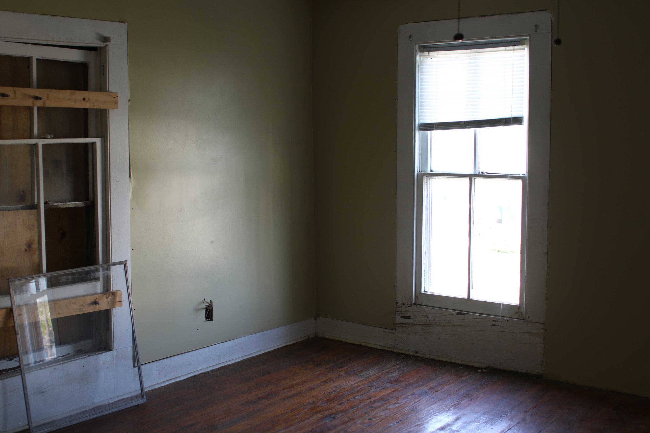 Front Bedroom Northwest Corner.JPG