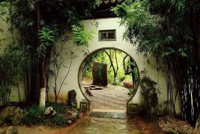 Ch 62 Moon Gate.jpg
