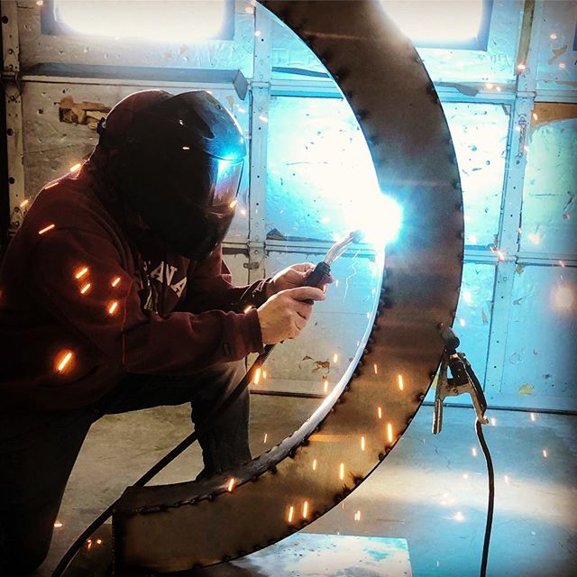 Studio progress image of a sculpture being installed this week in South Beach Miami.
#stainlesssteelsculpture #miamiart #miamisculpture #contemporarysculpture #contemporaryart #workinprogress