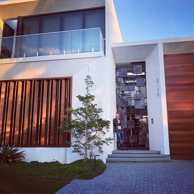 Having an amazing time in South Beach visiting #artbasel2018miami and getting to see my sculptural gate on this just completed incredible home designed by @browndavisarchitecture @browndavis #sculpturalgate #miamiart #stainlesssteelgate #architectura