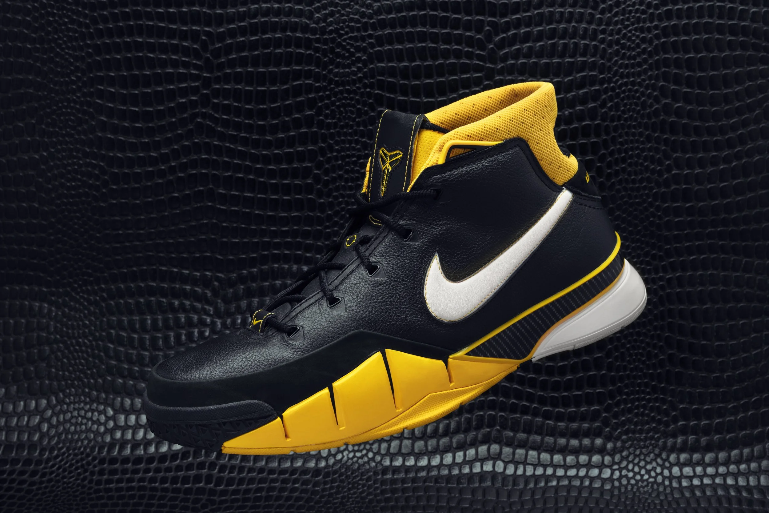 Manzo_Shoe_Final_0155 copy.jpg