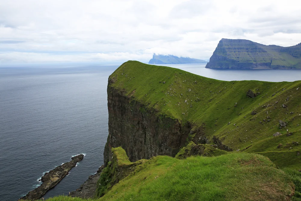 Going to walk to the tip of that rock