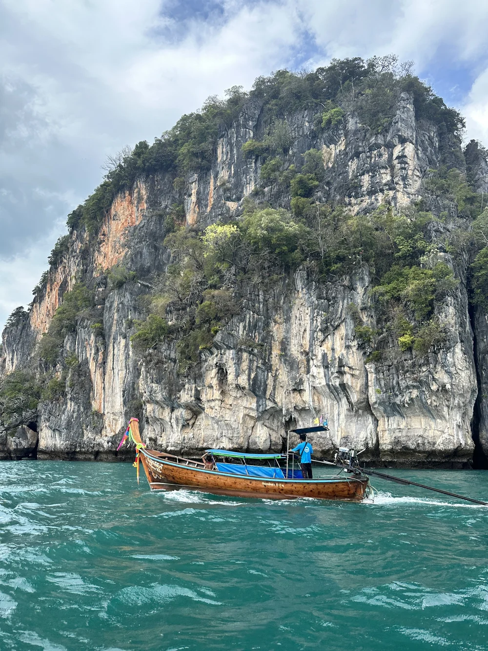Sailing around the island