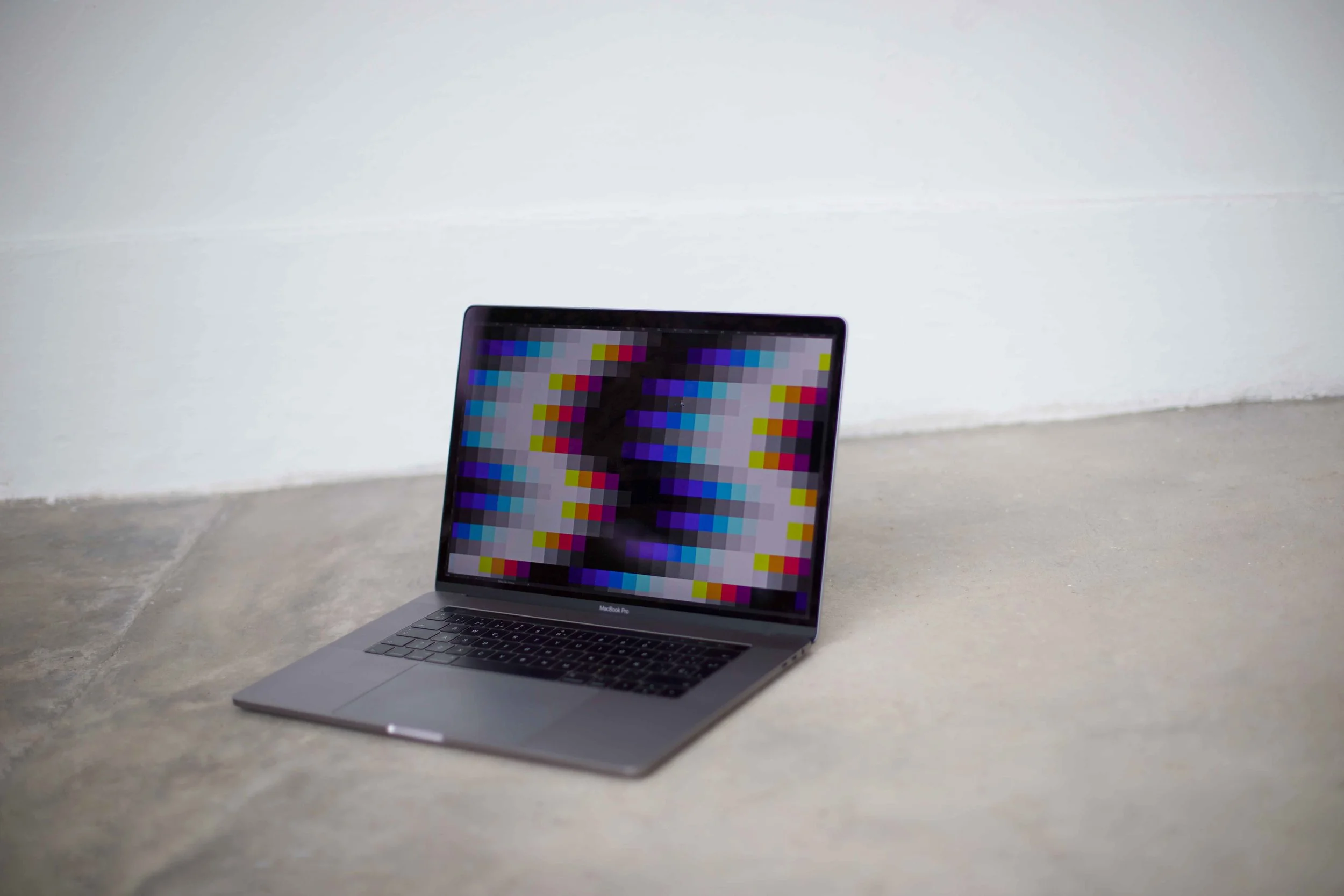 DISINI-Artists_Shoot-Felipe_Pantone-UNIFORM-12012018-WEB-6.jpg