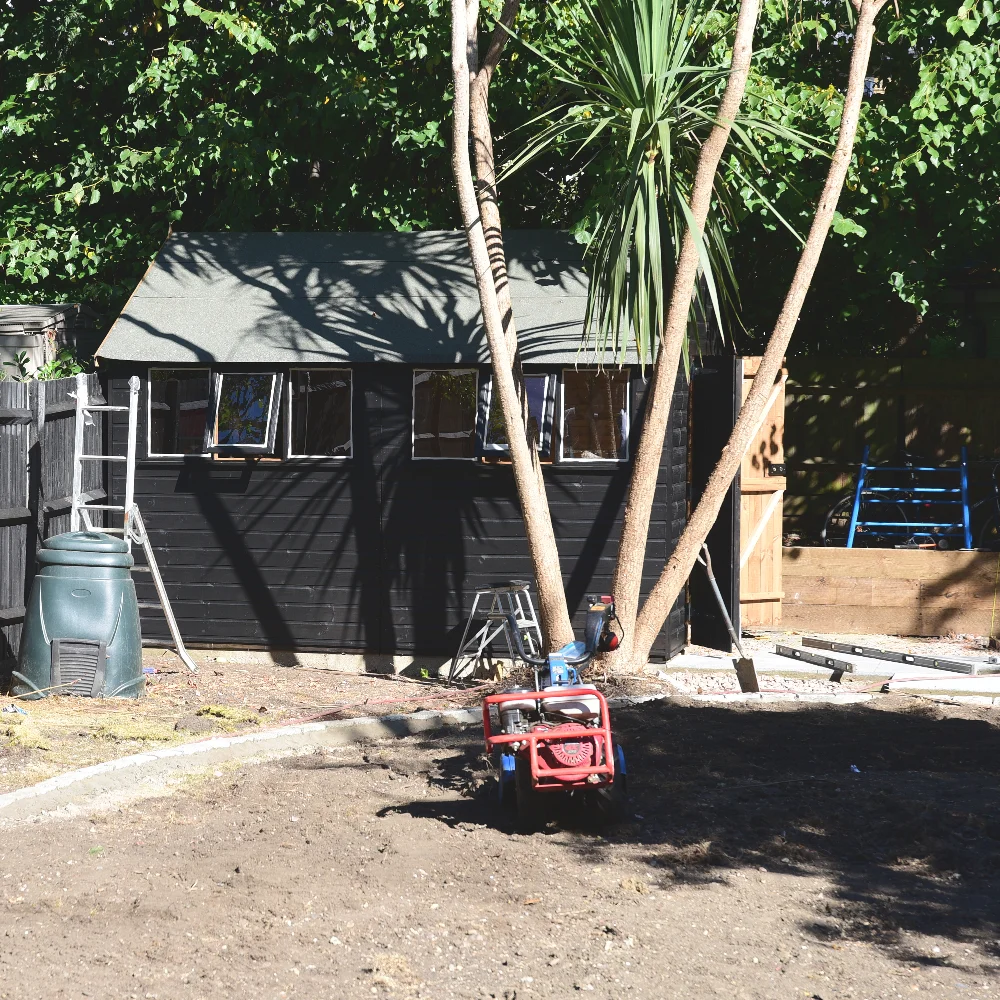 Wimbledon garden shed Arthur Road Landscapes.jpg