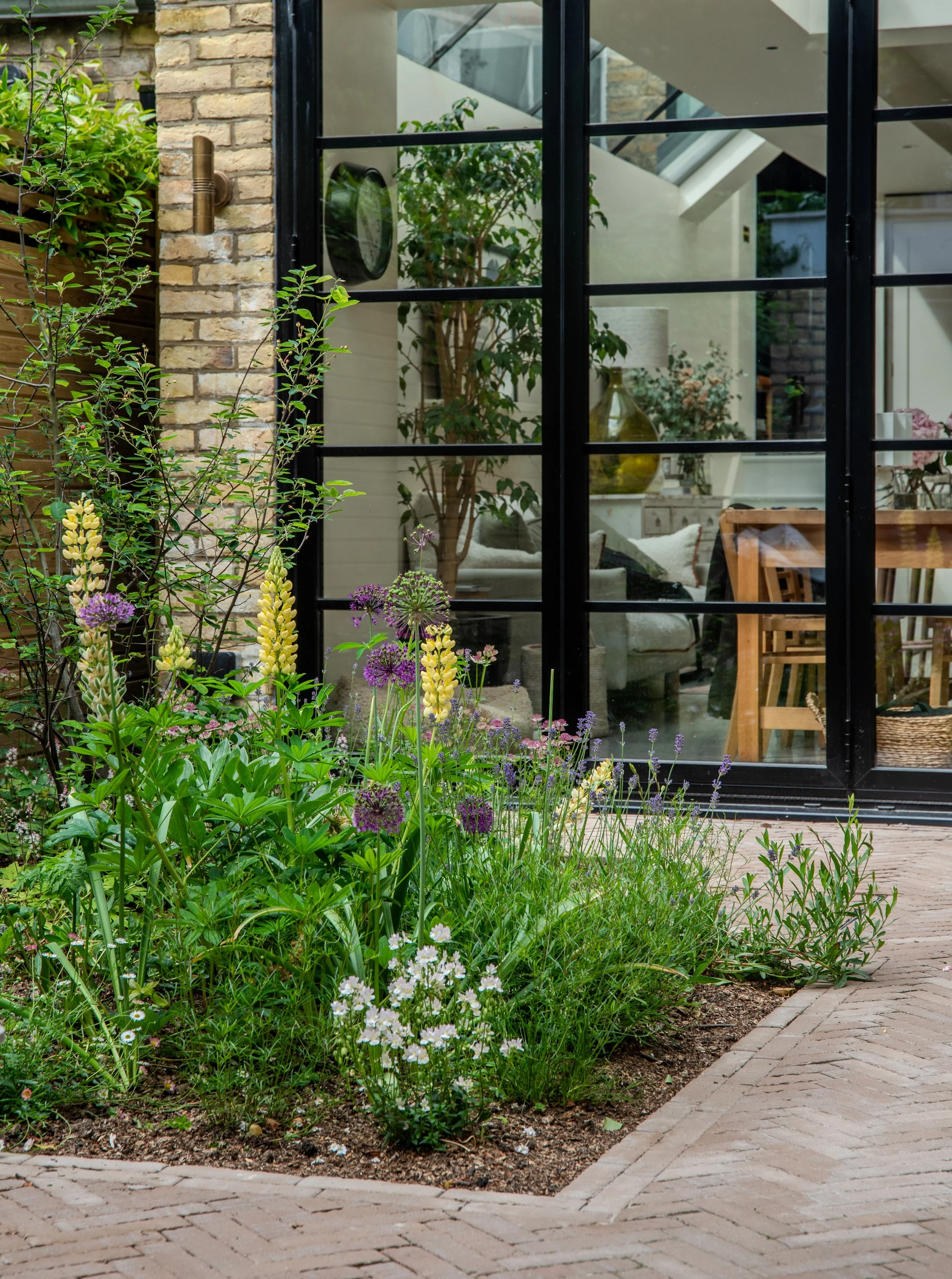 Fulham courtyard after Arthur Road Landscapes (2).jpg