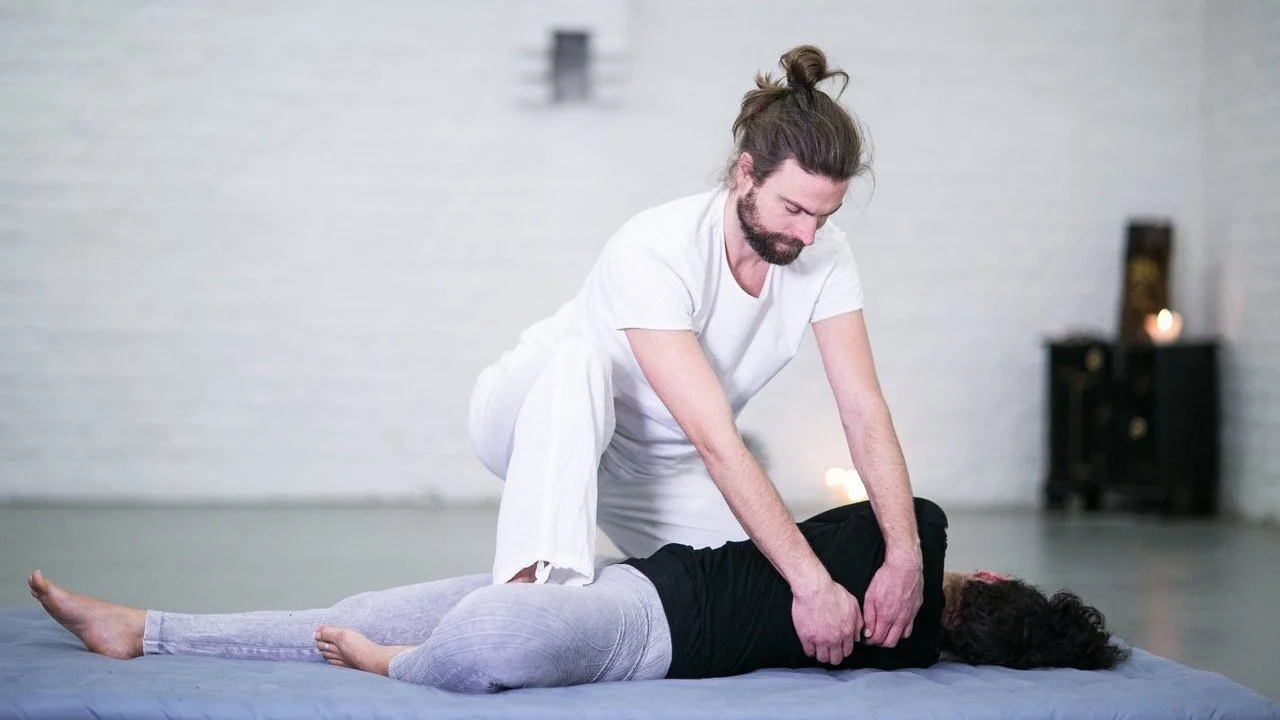 DETOX THAI YOGA MASSAGE  mit Nicolas Herting