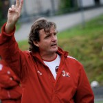 ELIO GARAVAGLIA Født 20.07.1956. Elio har lang erfaring som trener i italiensk toppserie, og har vært i Norge som trener for en rekke fotballskoler. Elio har UEFA A-lisens som trener, og har vært teknisk trener i Torino og Varese, i tillegg til AC Milans ungdomsakademi. Her har han jobbet med blant annet Fabio Capello og Franco Baresi, og han har vært assistent for Mauro Tassotti på Milans U18-lag, i tillegg til assistenttrener for Giuseppe Sannino i serie A for Palermo. Elio har jobbet på fotballskoler og akademier over hele verden, og har vært i Norge en rekke ganger. Elio er seriøs, og svært ambisiøs på deltakernes vegne. Han er ikke redd for å dele av sine kunnskaper, og latteren sitter alltid løst på treningsfeltet.