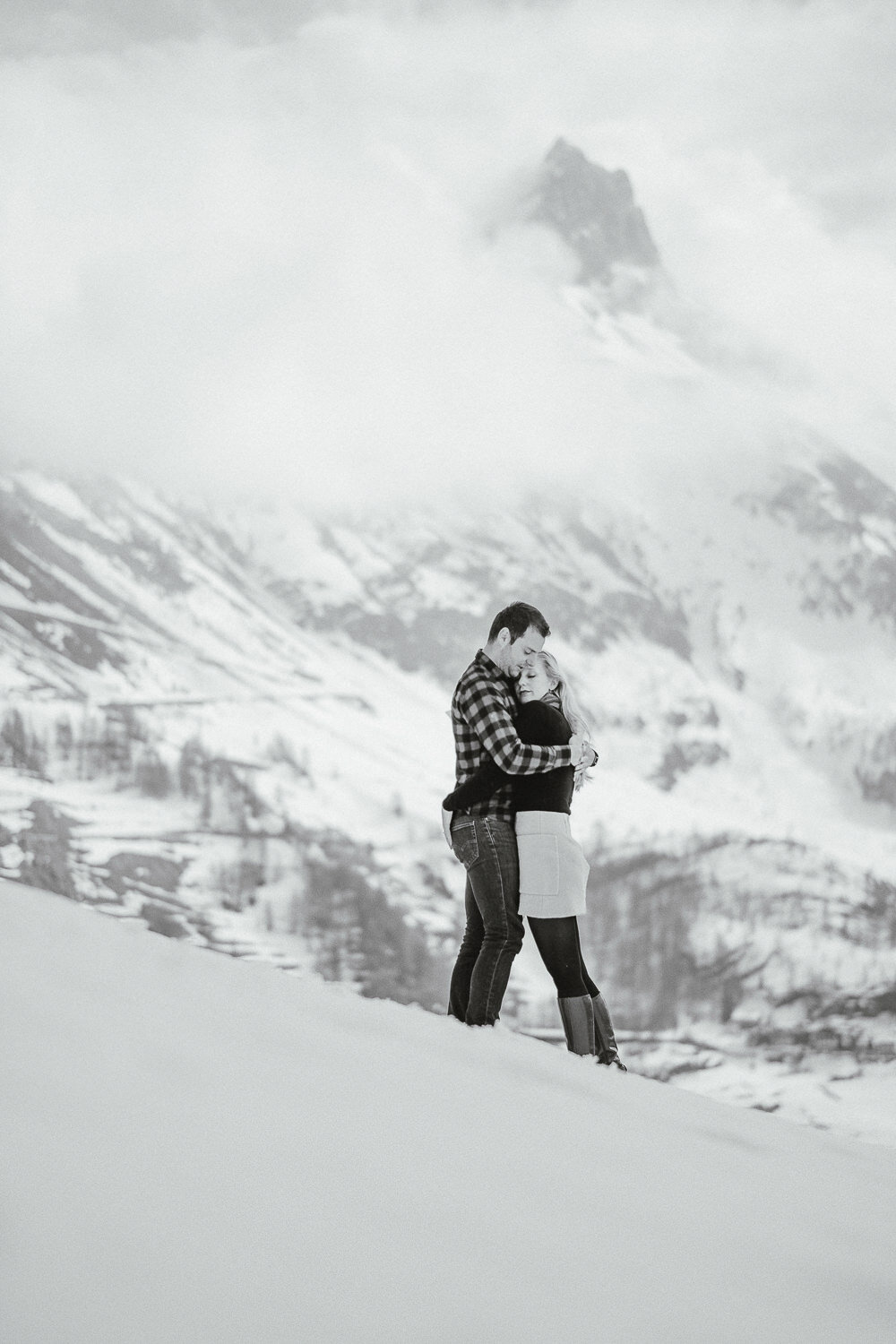 0029-shooting-photo-couple-montagne-20210307112223.jpg