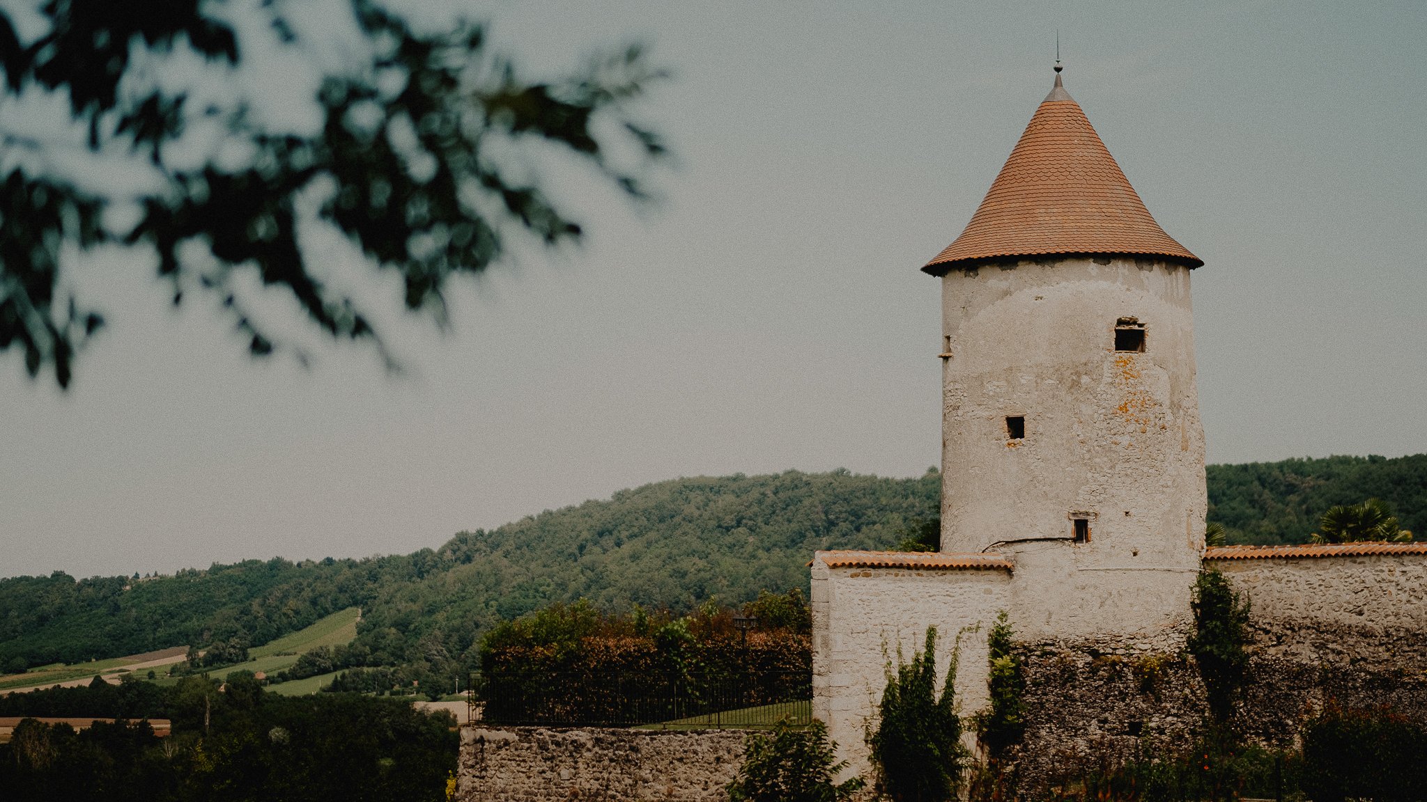0043-20210710120545-mariage-chateau-chapeau-cornu.jpg