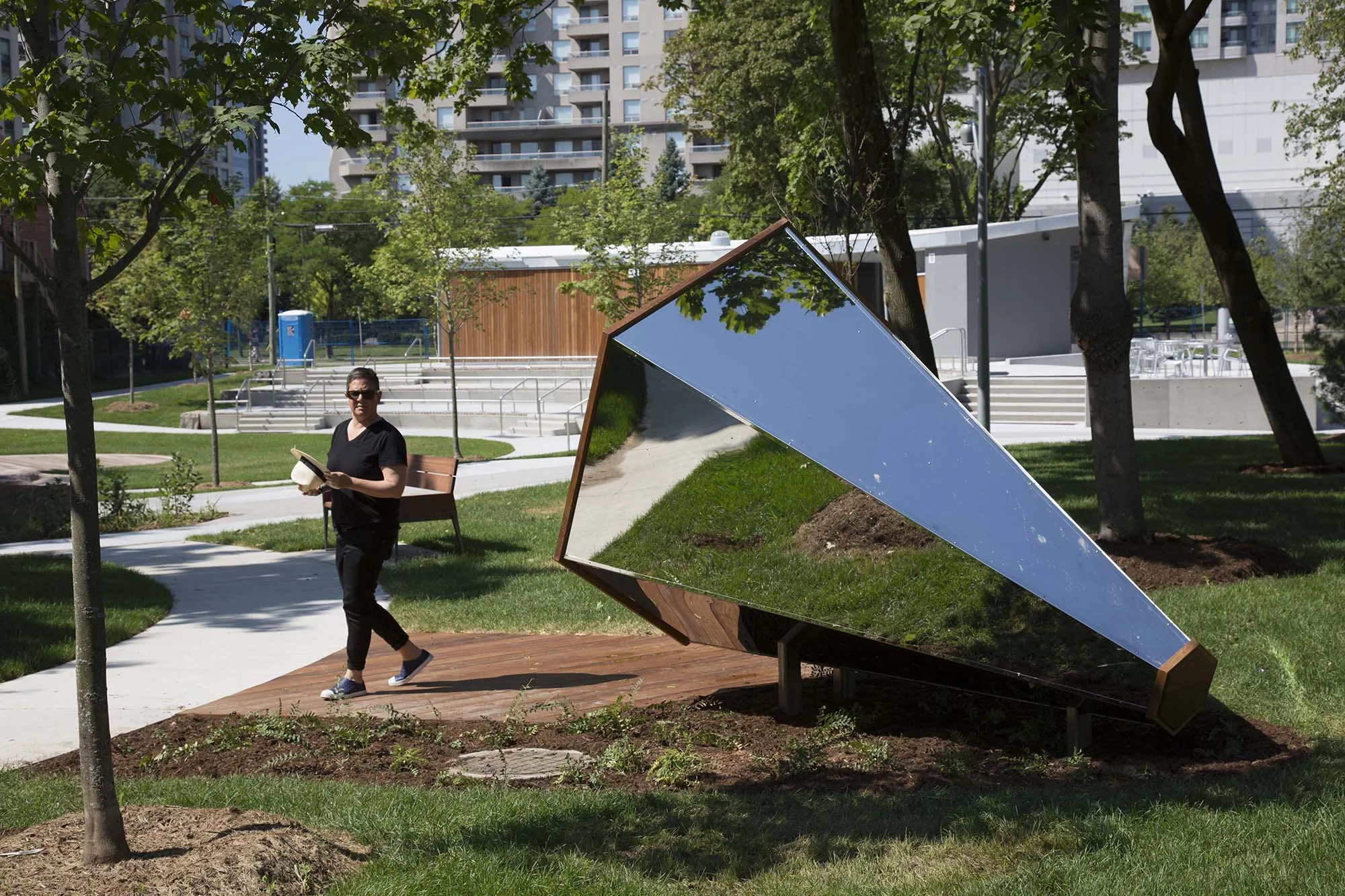 PublicStudio_2016_120Mirrors_25-1.jpg