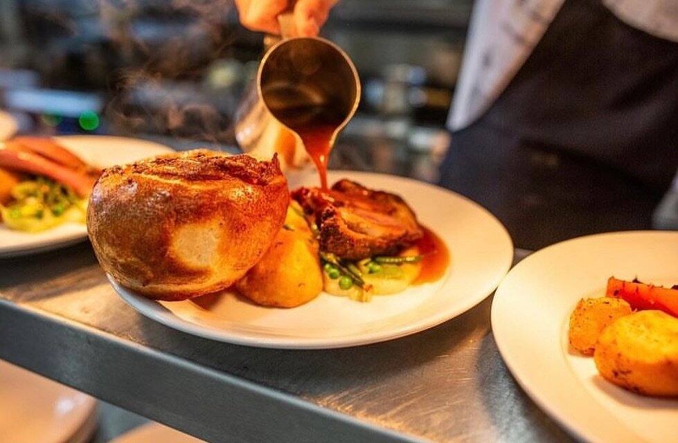 Happy Easter Colliers Wood! 

Roasts are flying out today, so why not come down and get one while you still can (before you fill up on chocolate) 

See you down here 🥰

#eastersunday #roastlamb #sundayroasts #sundaylunch #collierswood #sw19 #southwe
