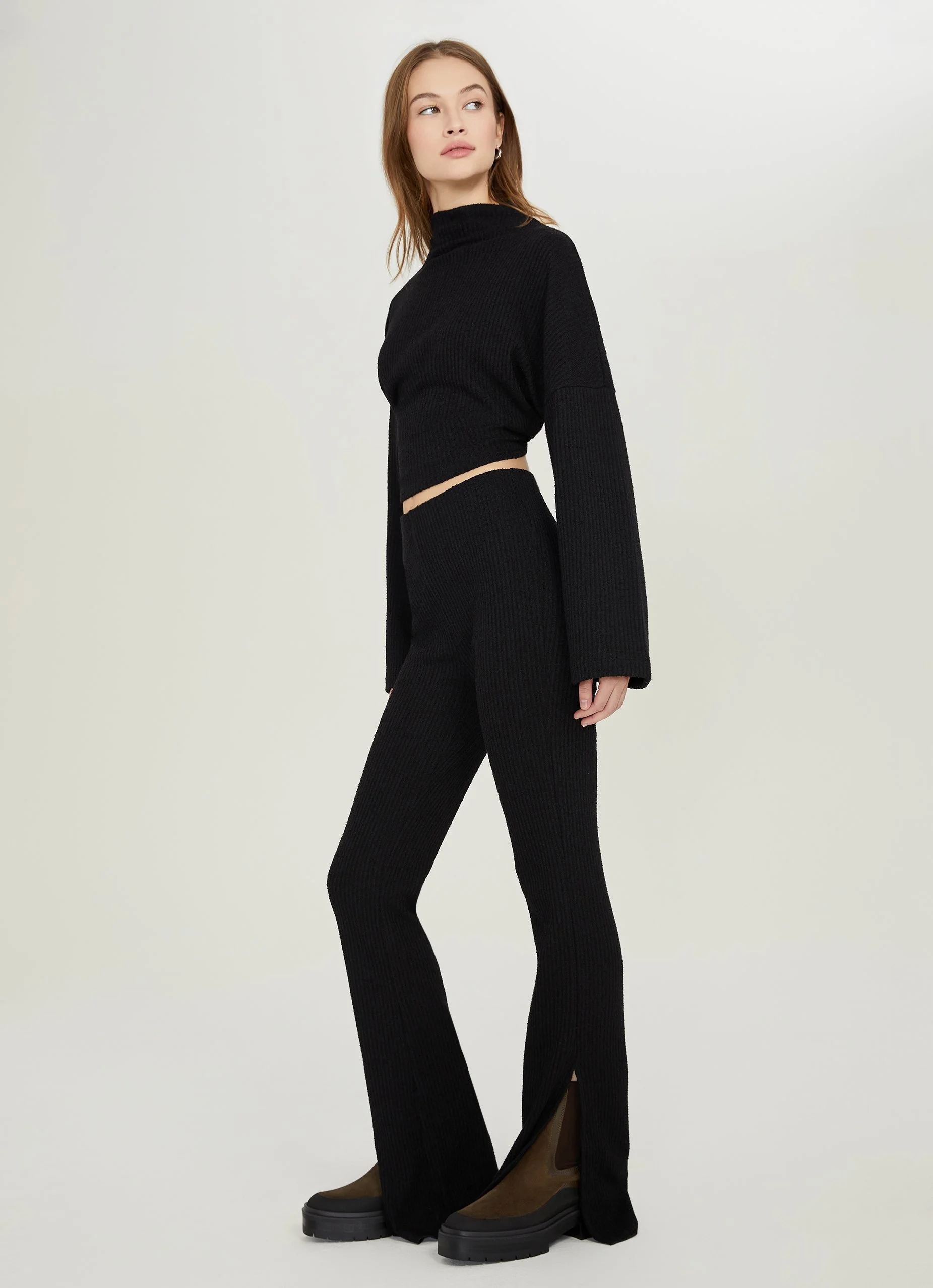 SWEP002097_RibbedTexturedFlarePantswithSlits_Black_01.jpg