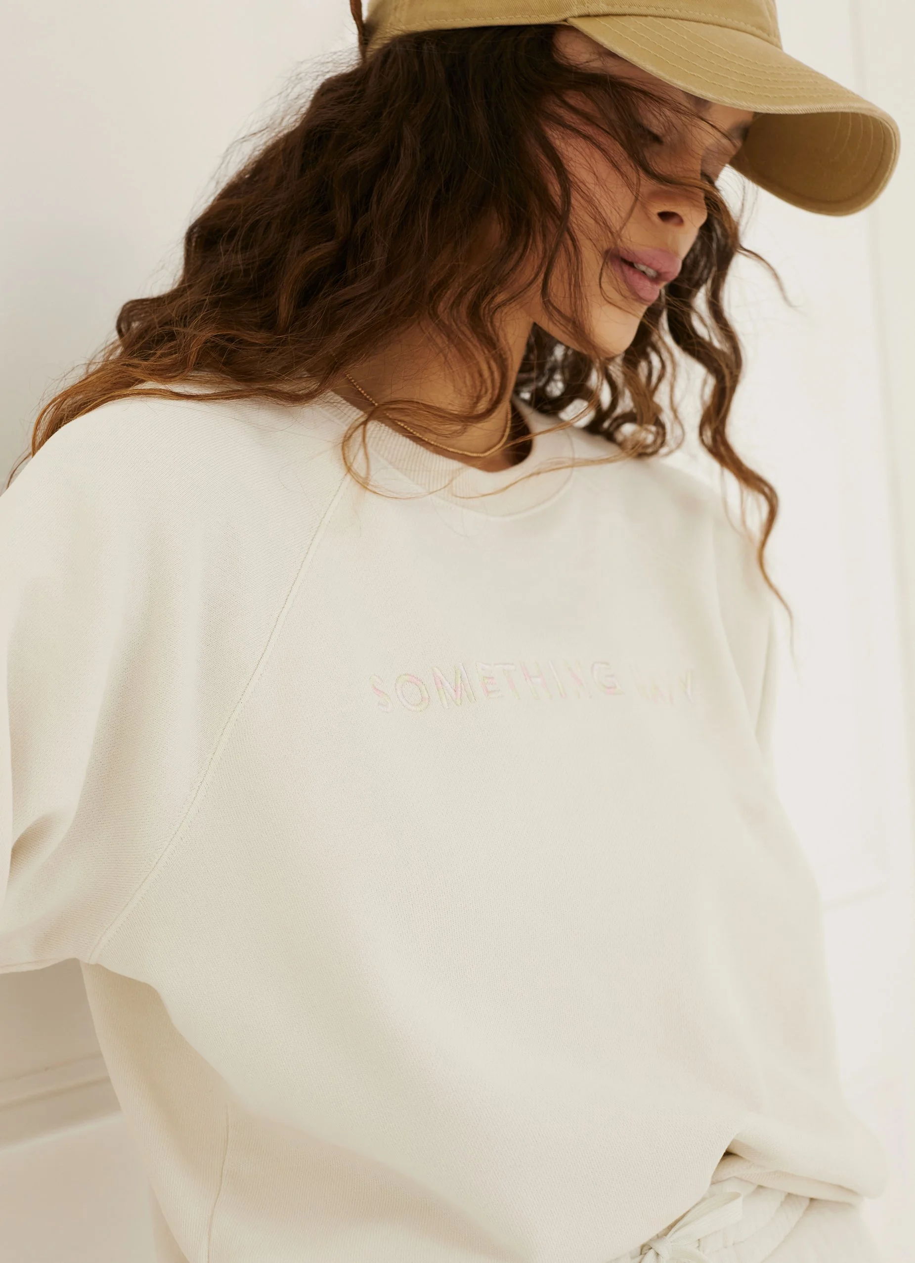 SWET002444_EmbroideredLogoSweatshirt_White_03.jpg
