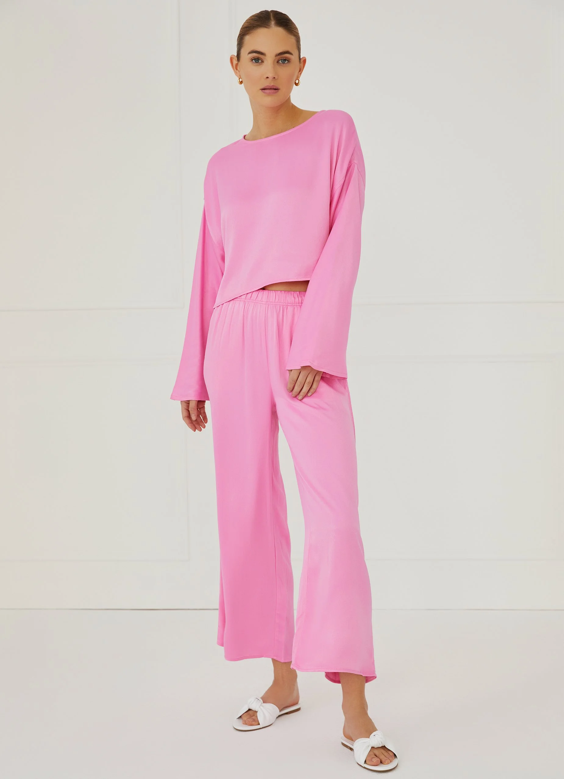 SWEP001951_SilkyWideLegPants_HotPink_02.jpg