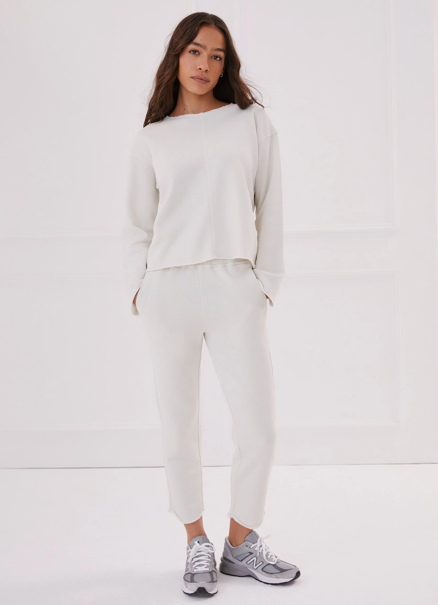 SWET002929_RawEdgeSweatshirt_Ivory_03.jpg