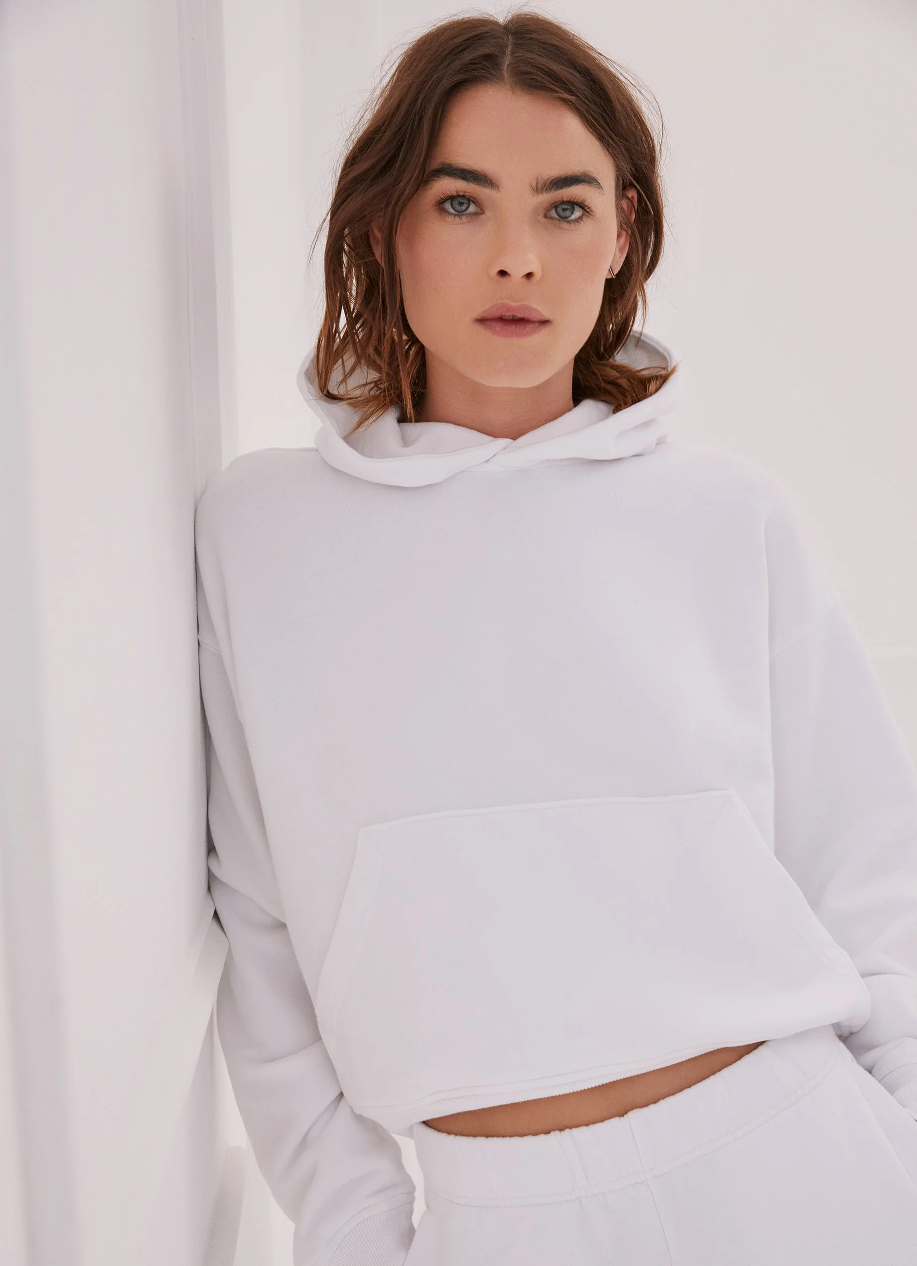 SWET003107_ClassicHoodie_White_01.jpg