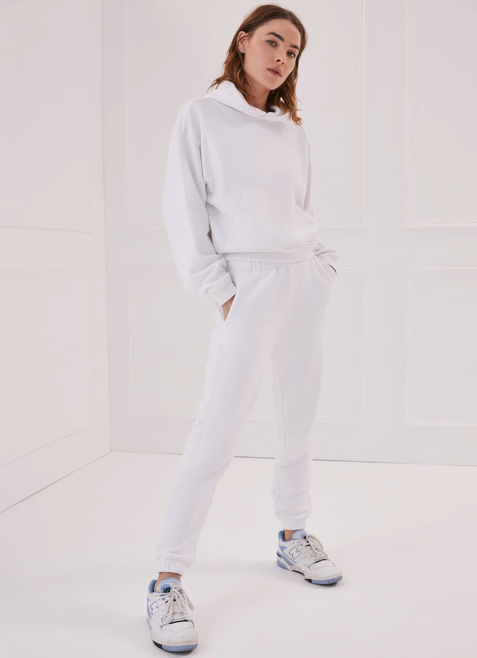 SWET003107_ClassicHoodie_White_02.jpg