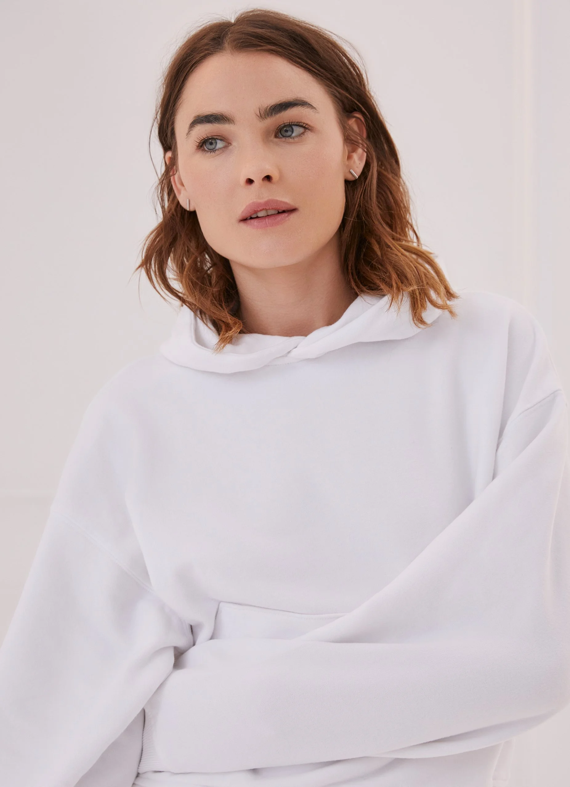 SWET003107_ClassicHoodie_White_03.jpg
