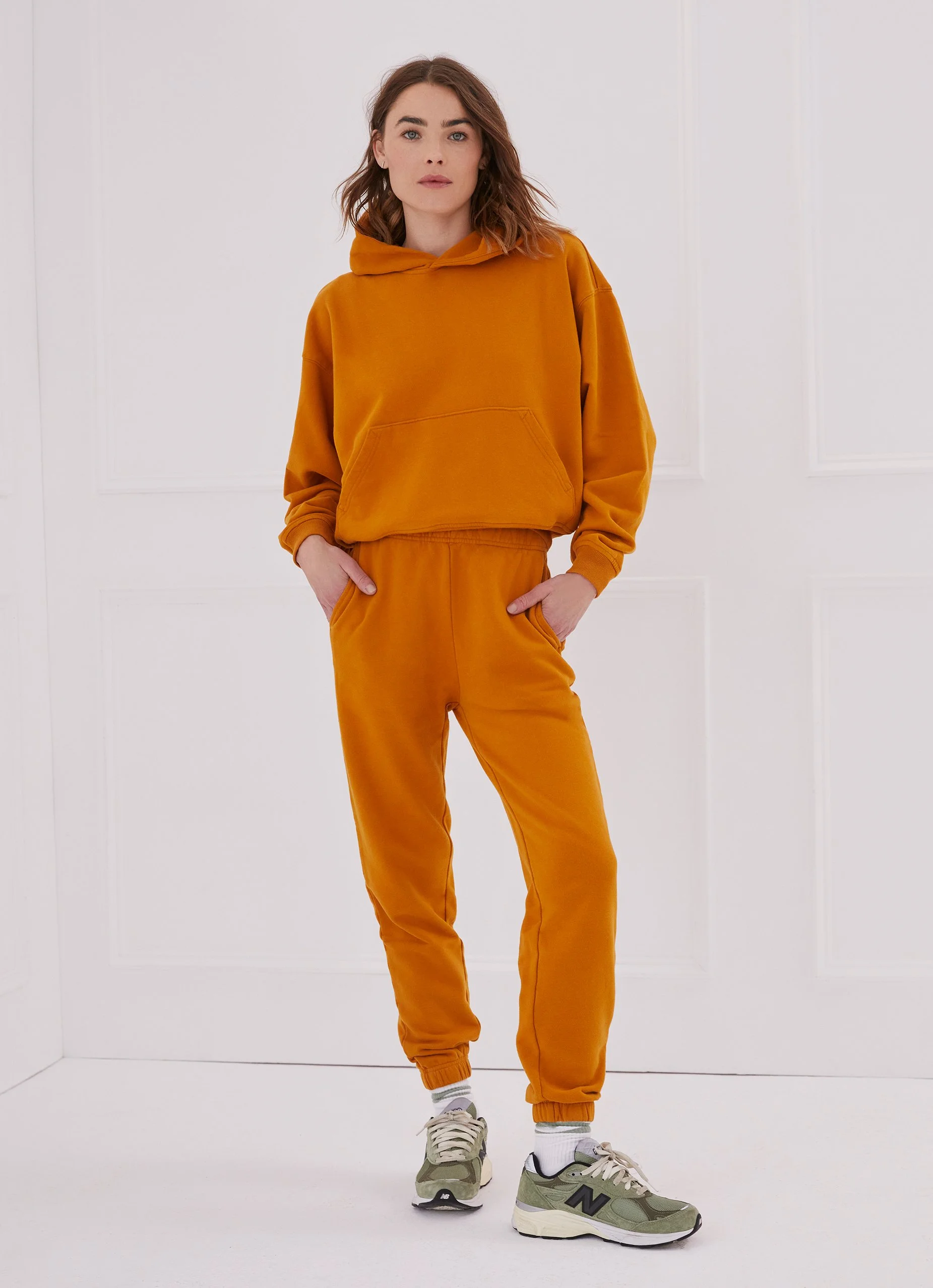 SWET003108_ClassicSweatpants_Apricot_01.jpg