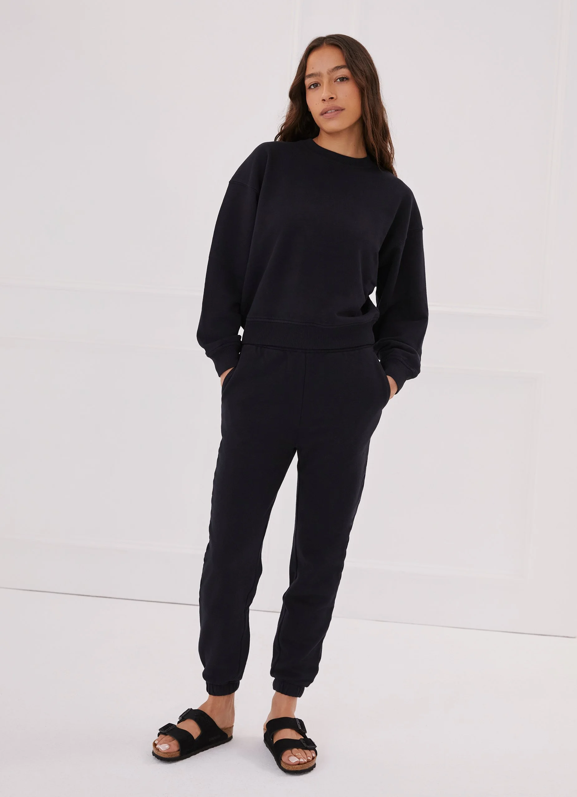 SWET003108_ClassicSweatpants_Black_01.jpg