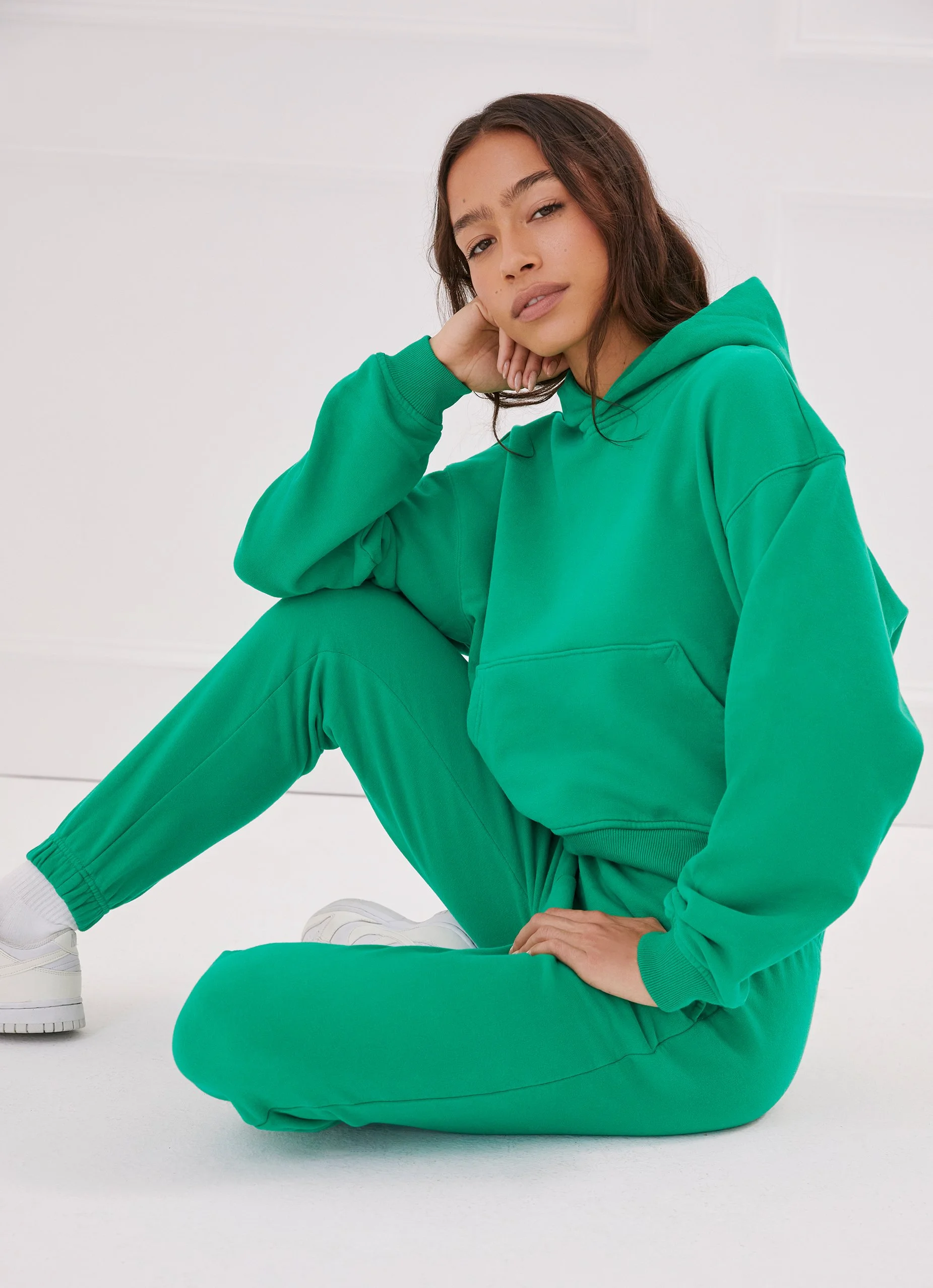 SWET003108_ClassicSweatpants_KellyGreen_02.jpg
