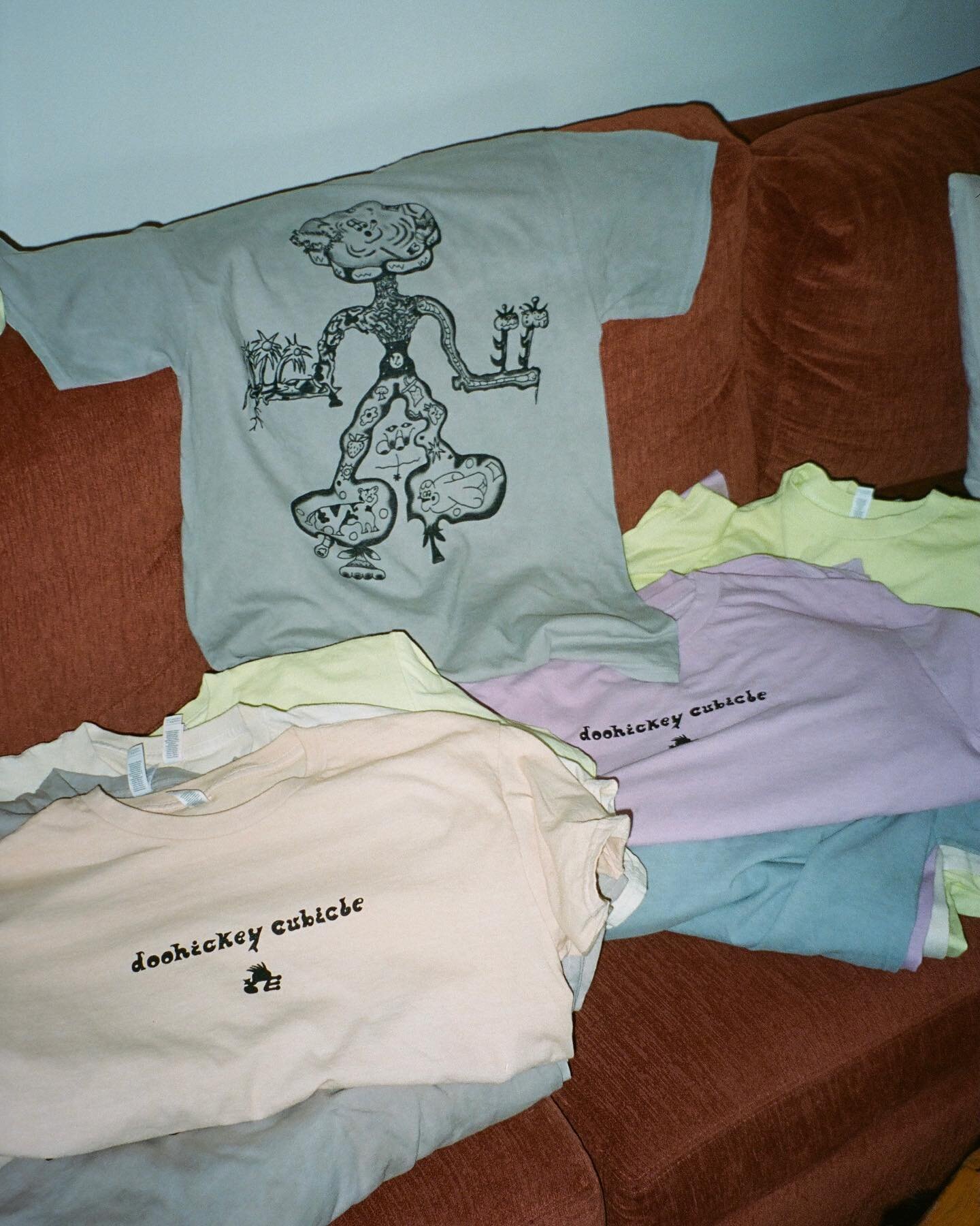 ❕MERCH❕ we have some fresh TEES up on our bandcamp. artwork by @clear.dog.food and dyed by @___sgrazi ~ such a fun time being her dye apprentice 🥰 very limited numbers of each colour ! Also comes with a digital download of our album :o 

Colours:
Pa