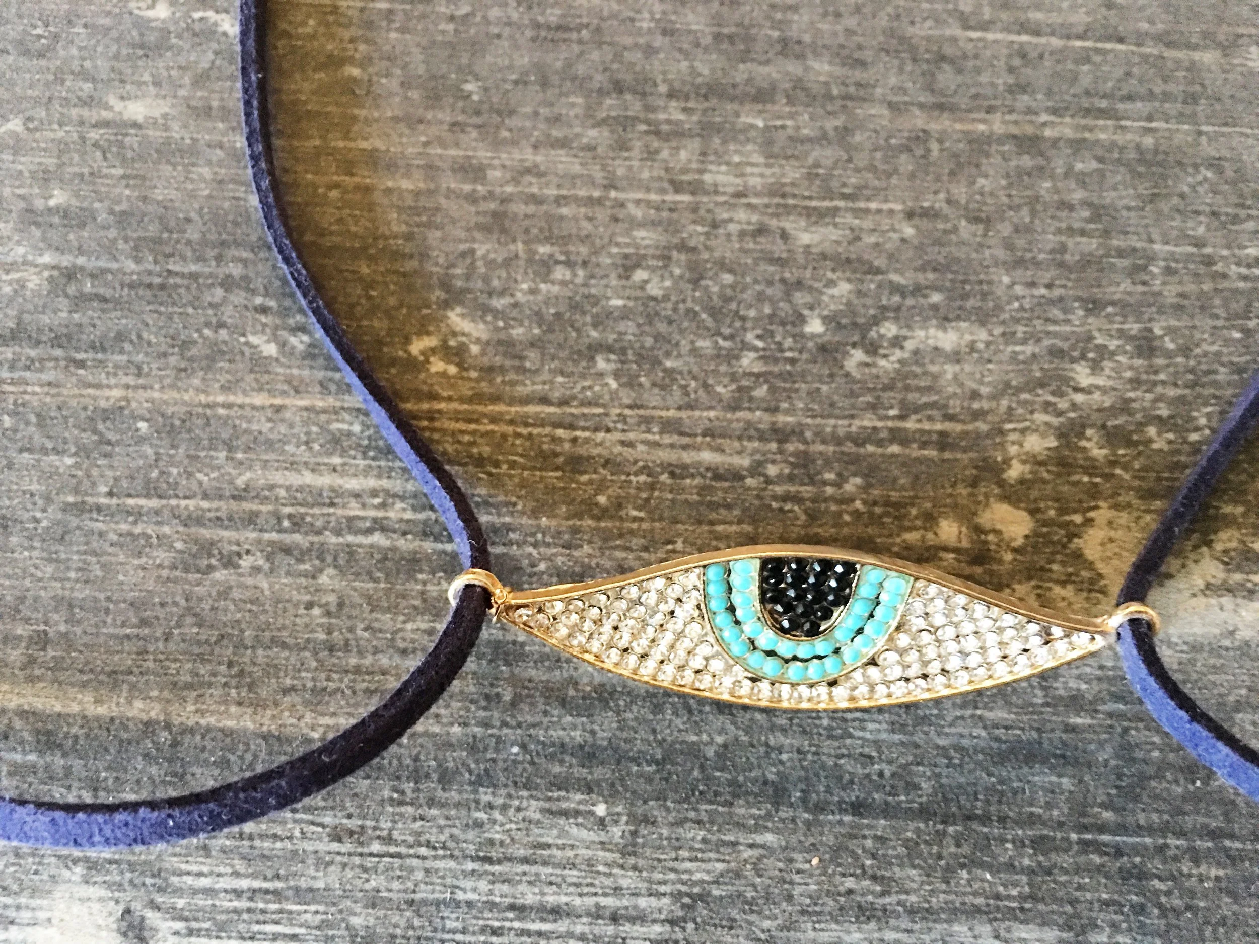 eye love choker