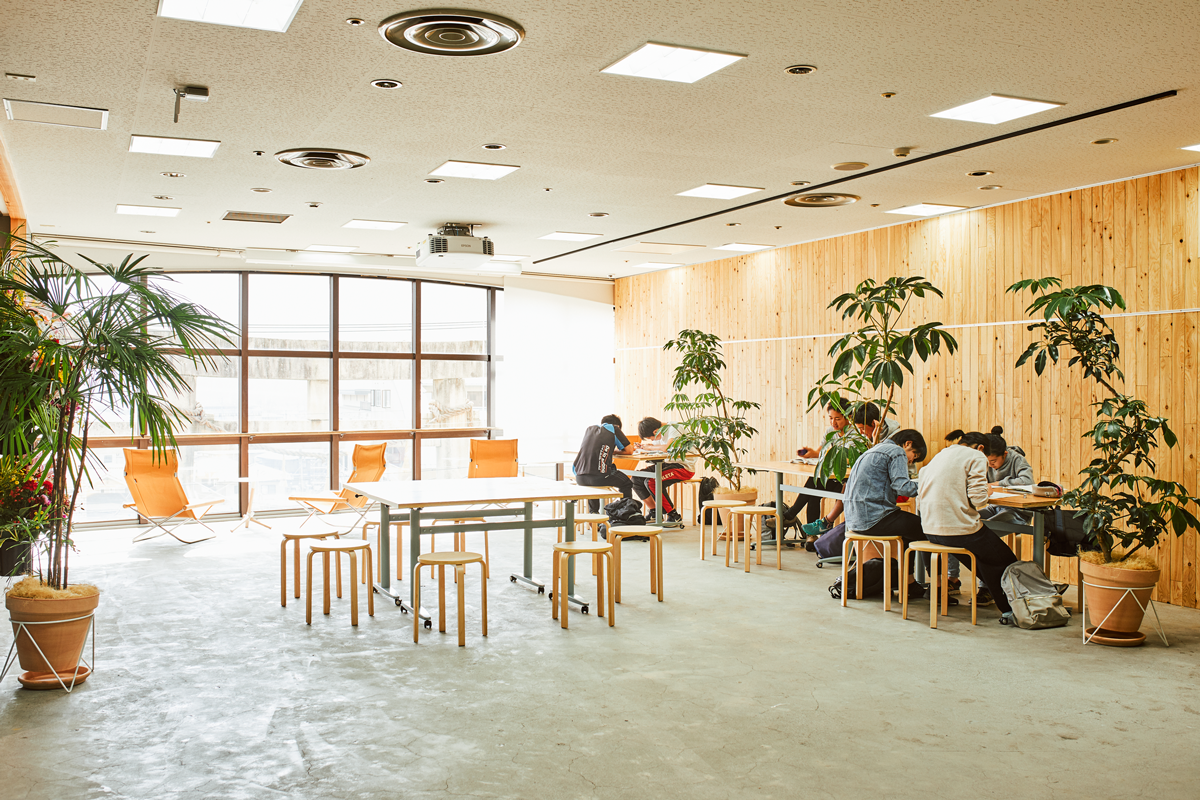 01_73_フリーラウンジ_D7A0205_m.png
