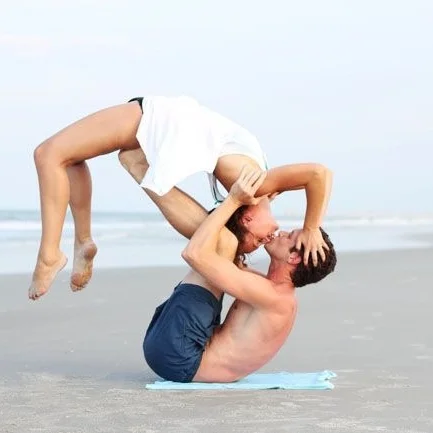 雙人瑜伽動作 | 精選情侶練習圖 | Beautiful AcroYoga Posture for Couples!