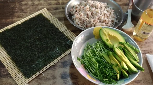 Ingredients-sushi-avocado.jpg