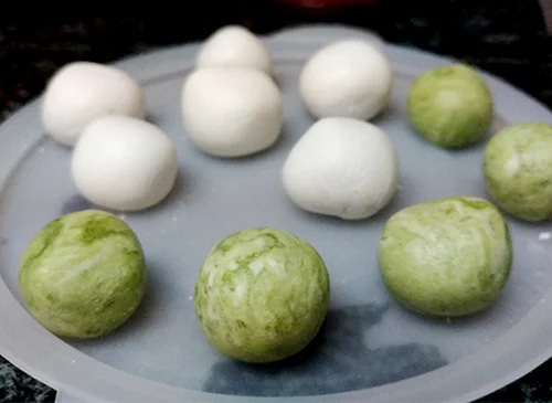 glutinous-balls-in-green-tea-red-bean-soup-a.jpg