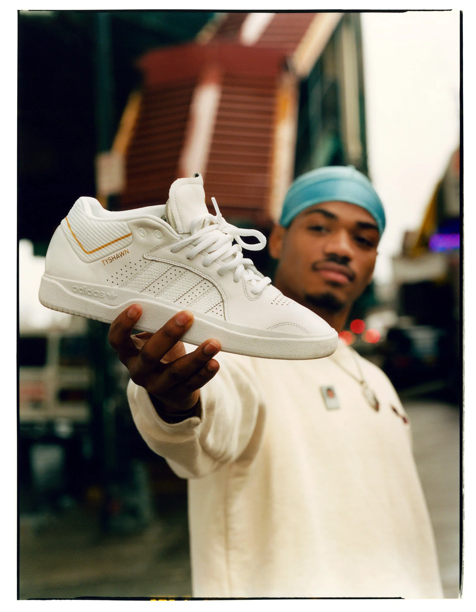 512140-FW19_TYSHAWN_Supporting-Imagery_TripleWhite_Lifestyle_02.jpg