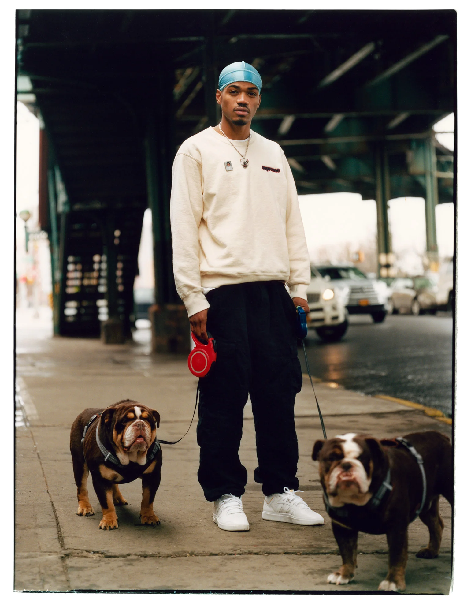 512139-FW19_TYSHAWN_Supporting-Imagery_TripleWhite_Lifestyle_01.jpg