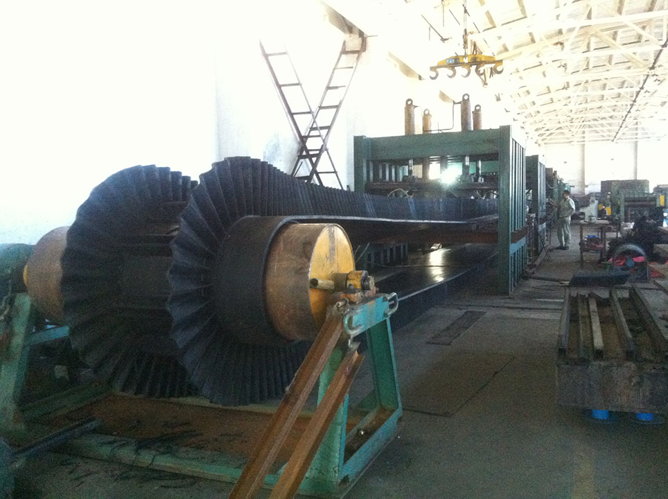 Sidewall Belt Production-R.jpg