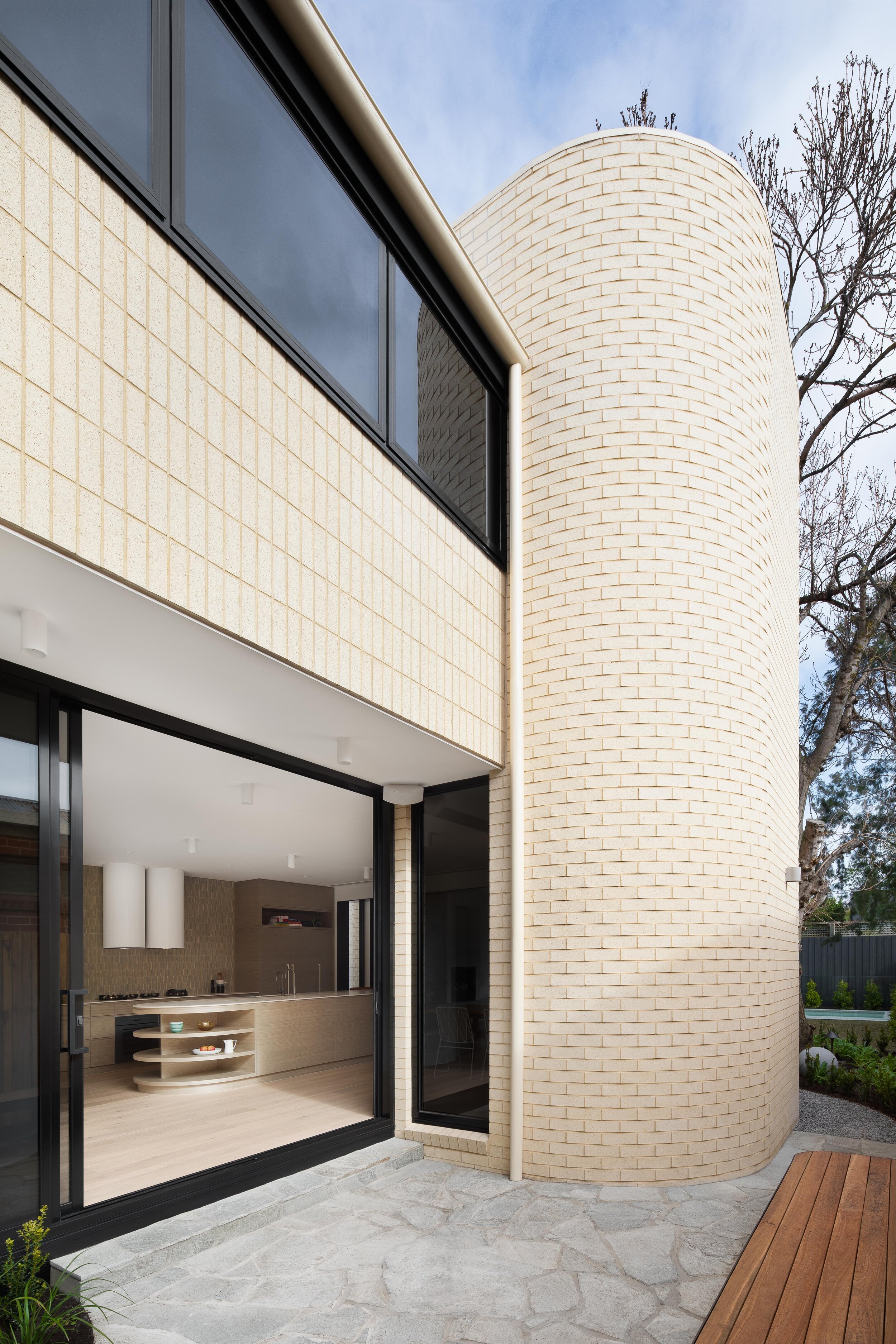 A north facing courtyard was created on the side boundary, allowing the Kitchen and dining areas to be light-filled all year round.