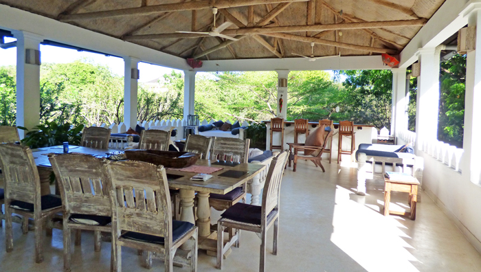 Lazy-dining-upper.jpg