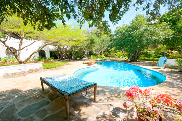 Whitehouse-pool.jpg