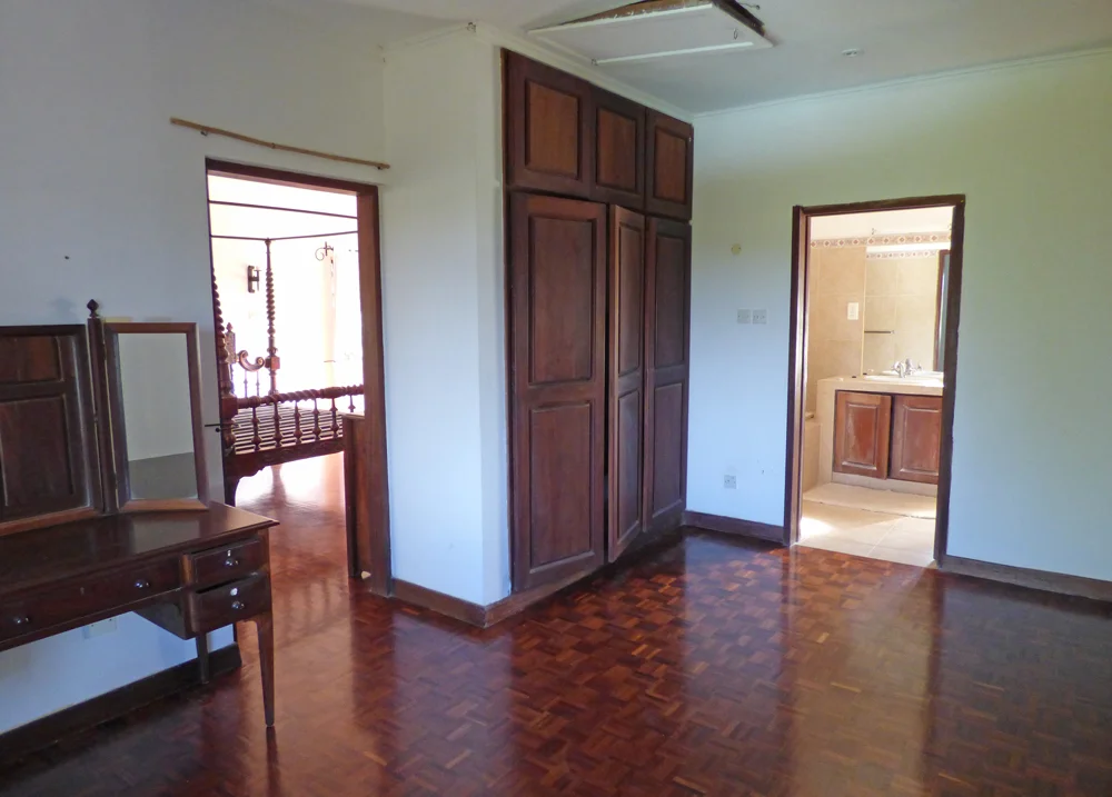 KA02-bedroom1-dressing.jpg