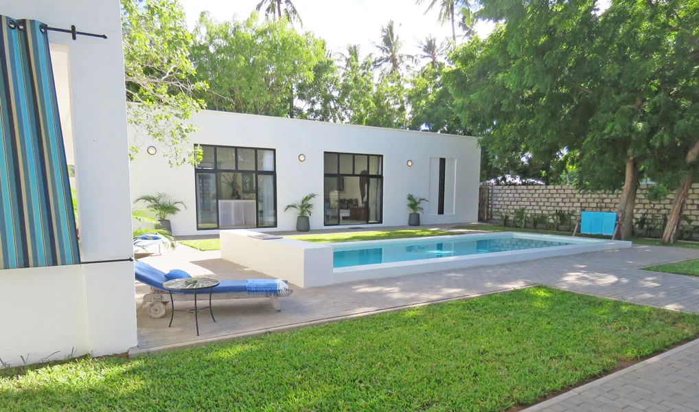 ML-poolhouse-over-pool.jpg