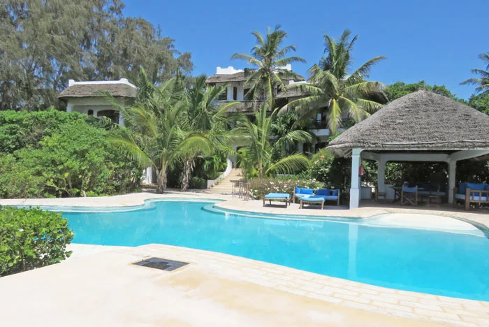 bahari-houseandpool.jpg