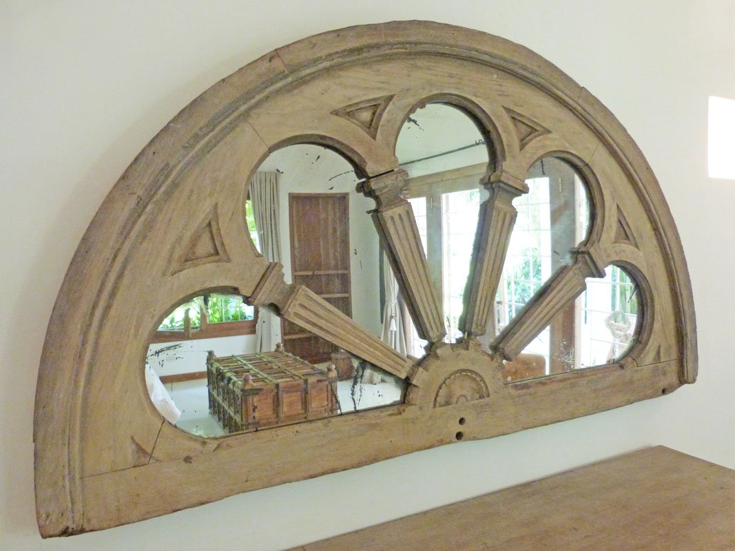 Plot14-arch-mirror-bed2.jpg