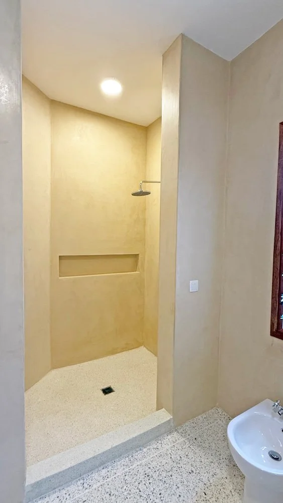 MFSO04-shower.jpg