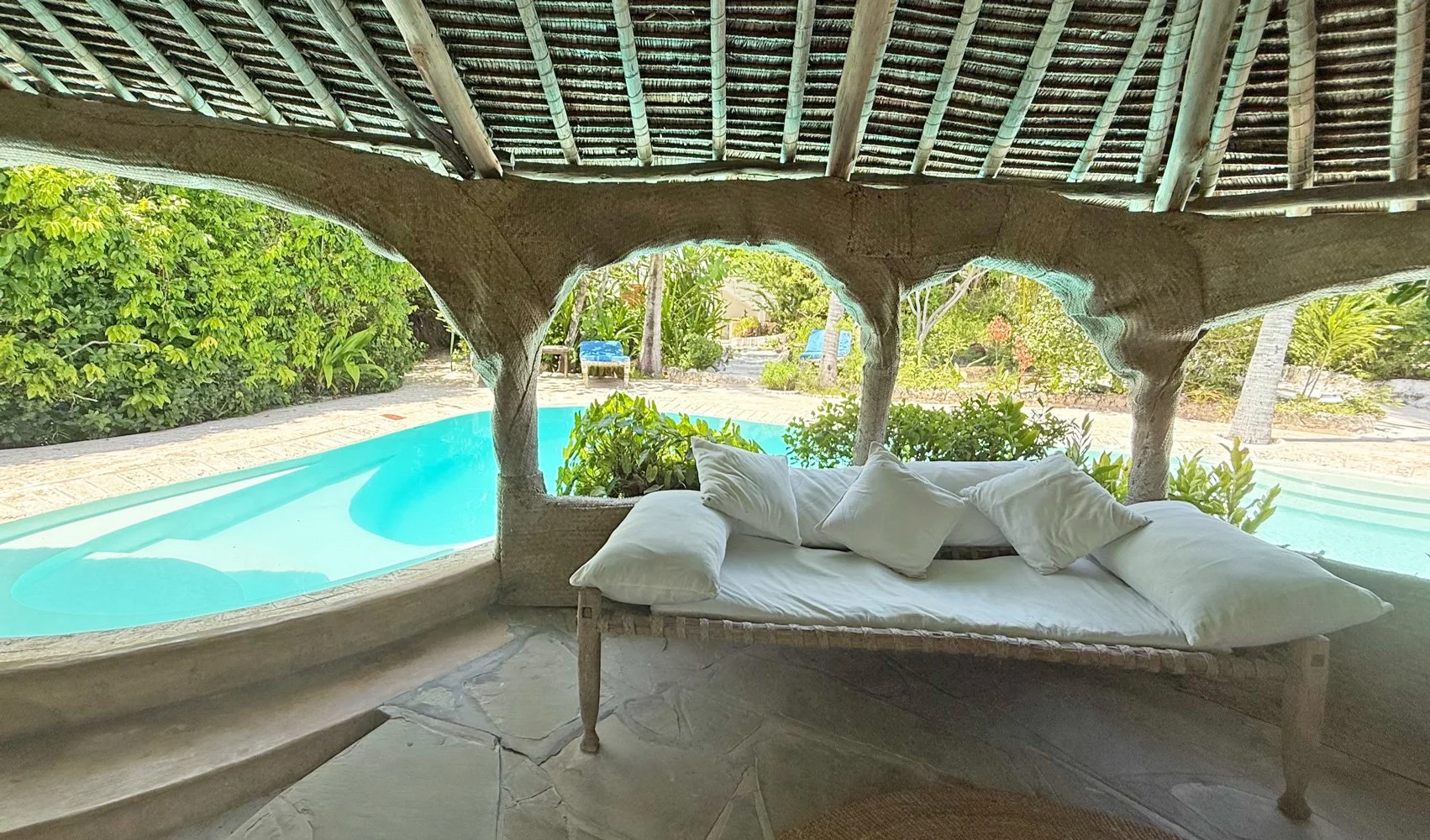 KH-poolhouse-to-pool.jpg