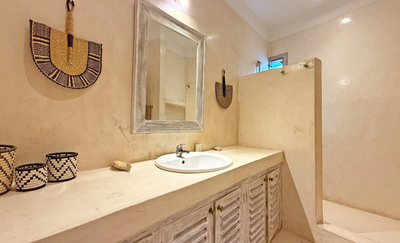 BAMC03-bath1.jpg