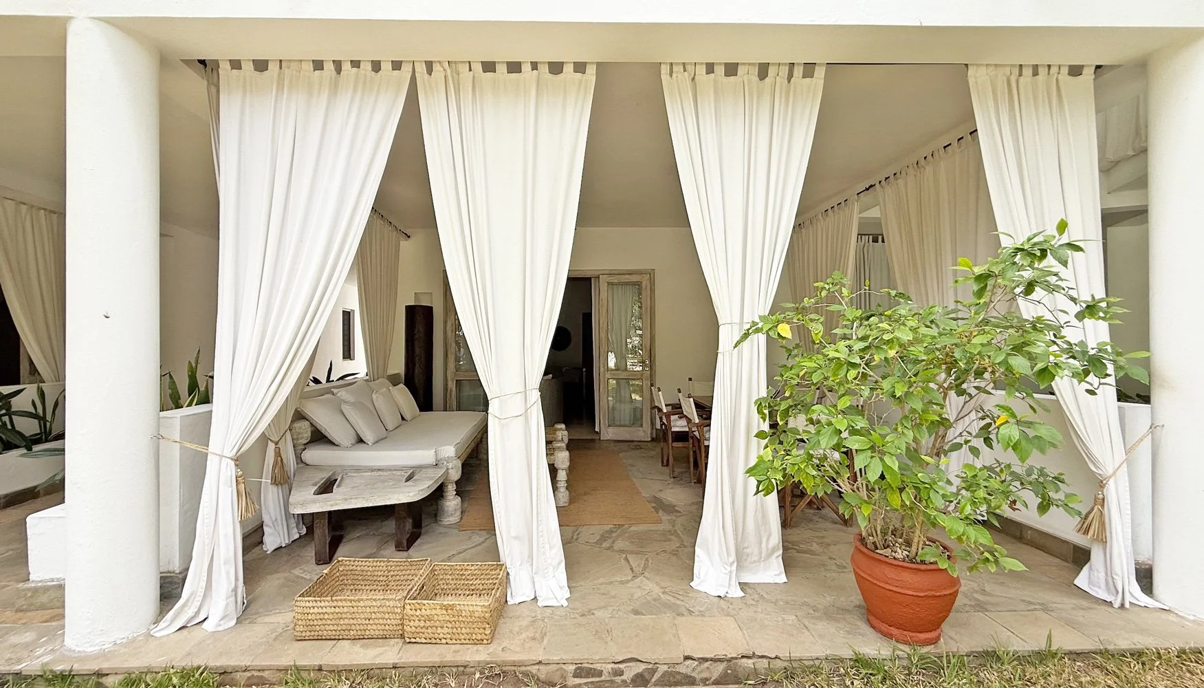 BAMC02-terrace-in.jpg