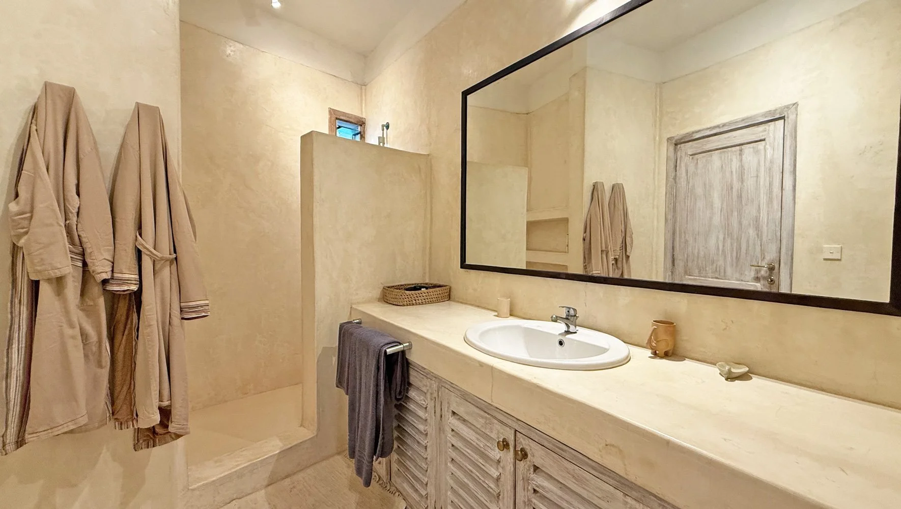 BAMC02-bath1.jpg